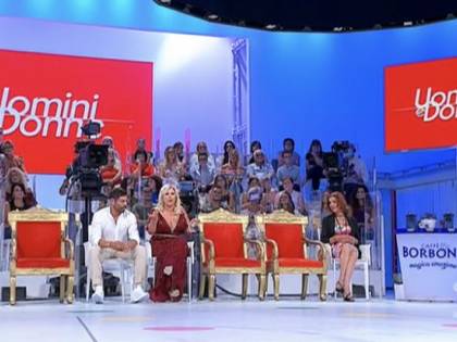 L'indiscrezione bomba: "Uomini e Donne versione vip in prima serata"