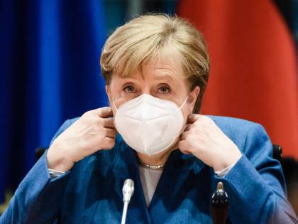 La Merkel tira di nuovo il freno a mano: "Regole dure per tutti e coprifuoco locali"