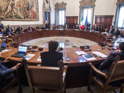 "Basta, fai gelare il sangue" Le urla e lo scontro di fuoco