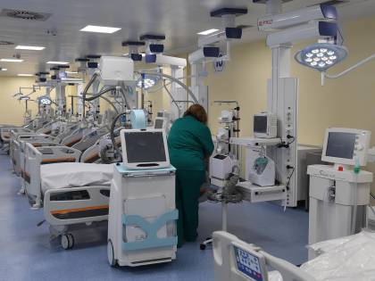 Covid, scatta la lettera d'urgenza: "Servono 500 posti letto in 48 ore"