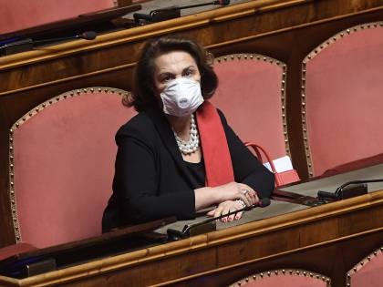 "No a Noi Campani?". E Lady Mastella si sfila. Rifiuta pure Ciampolillo