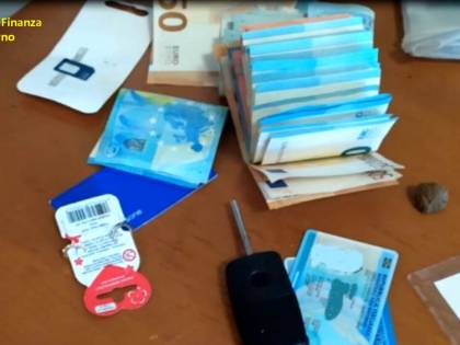 Droga e scommesse online coi 650mila euro rubati al Comune da una dipendente