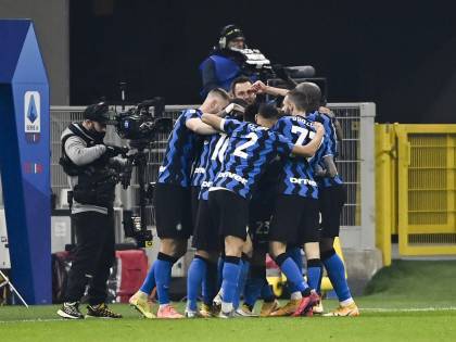 L'Inter domina e batte 2-0 la Juventus. I nerazzurri spengono il "caso" Vidal