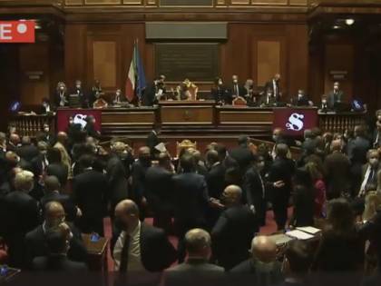 Assembramenti e proteste: al Senato va in scena pure la Var