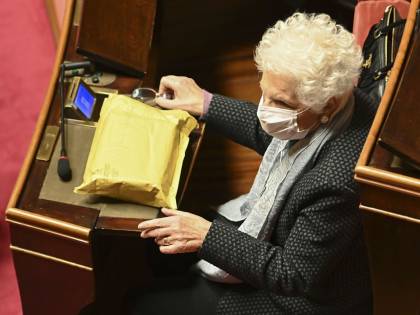 Il ritorno dei "grandi vecchi" a sostegno dell'esecutivo. Salvini cita frase choc M5s