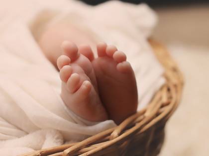 Papà abbandona in casa la sua bambina e la ritrova morta: "Dovevo andare a lavorare"
