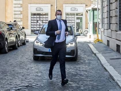 Forza Italia smaschera Casalino: "Non fidatevi di lui, dà nomi a casaccio"