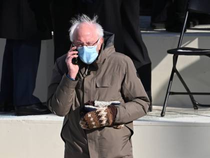 Ma che belli i guanti di Bernie Sanders