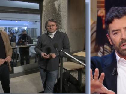 "No mask, arrivederci", "Che fa mi censura?". Alberto Matano chiude il collegamento