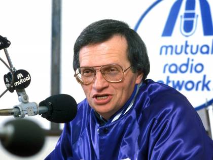 Morto Larry King, il giornalista in bretelle. Ha intervistato tutti i potenti del mondo