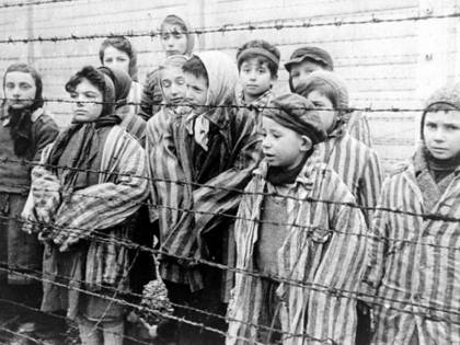 Il virus inventato da tre medici per salvare i bambini dalla Shoah