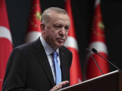 Erdogan ora prepara la flotta: navi pronte a sfidare la Grecia