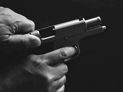 "Combatto i miei demoni". Mamma uccide i 5 figli e dà alle fiamme la casa