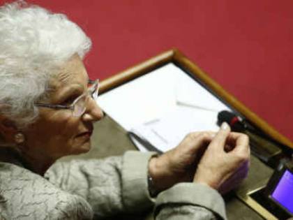 Il ddl in Parlamento: "Via il voto di fiducia per i senatori a vita"