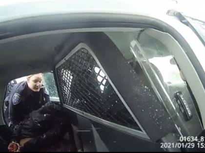 Arresto choc negli Usa, agenti spruzzano spray a ragazzina afroamericana di 9 anni