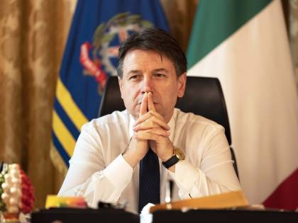 Conte, l'ultimo diktat. Fino al 5 marzo niente spostamenti tra Regioni diverse. Ma via libera allo sci.