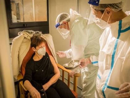 Ippolito, Spallanzani: “Vietare ristoranti e aerei a chi non si vaccina”