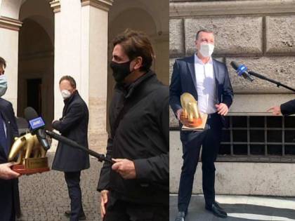 Tapiro d'oro a Casalino e Conte. Premiata l'accoppiata delle gaffe