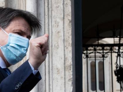 Draghi, il governo, la fiducia. Un sondaggio abbatte Conte