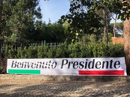A Roma spunta lo striscione per Berlusconi