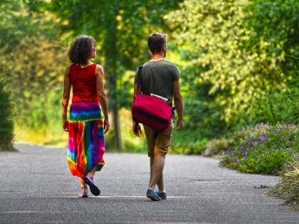 Camminare, virtù e benefici di un'attività sana e a costo zero