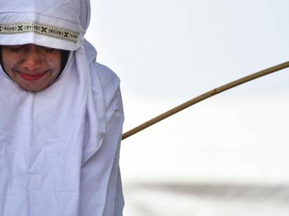 Indonesia, due cristiani accusati di violare la sharia: 40 frustate a testa
