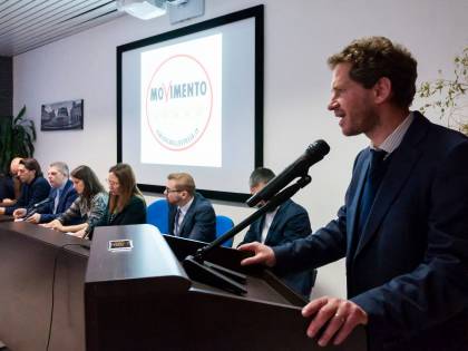 "Piegati alla tecnocrazia". Nel M5s scoppia il caos