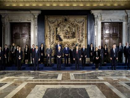 Blu e nero: ministri uniti dall'eleganza Svettano Cartabia, Carfagna e Gelmini