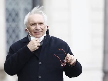 Scuola, le lezioni a fine giugno sono un rebus. Bianchi: "Ma lavoriamo per il ritorno in classe"