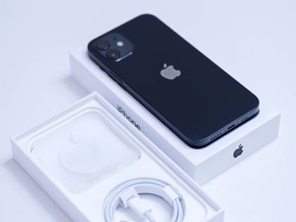 Con il futuro iPhone 13 di Apple lo schermo non si spegnerà mai