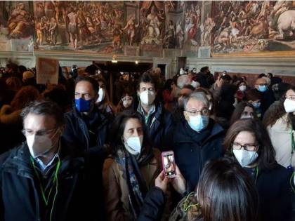 Lombardia, boom di casi. A Napoli nuovo ceppo. Mini-zone rosse in bilico