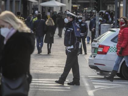 Pronta nuova stretta anti Covid: sei regioni rischiano arancione