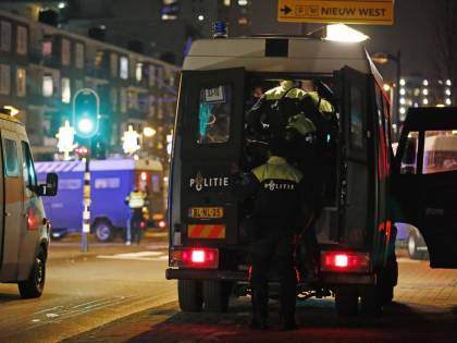 Adesso è guerra sul coprifuoco: il lockdown infiamma l'Olanda