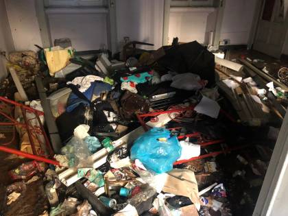 Degrado, sbandati e immigrati: ecco il disastro dell'ex macello