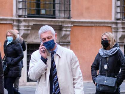 Nicola Morra dice no a Mario Draghi e si commuove: "Non mi mette a mio agio"