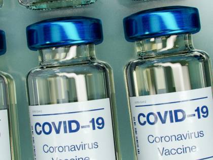 Magistrati, avvocati, notai, politici, giornalisti. È guerra tra professioni per l'immunizzazione