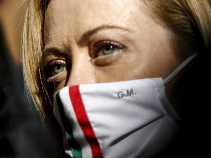 Insulti alla Meloni, sospeso il professore. "Tre mesi senza paga"