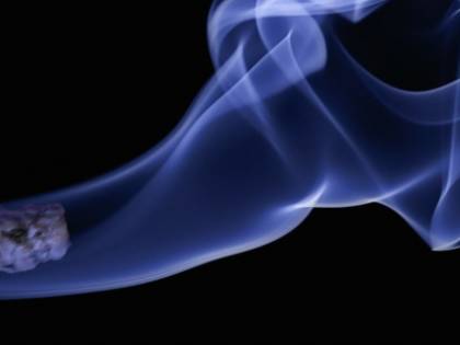"Folle equiparare sigarette ed e-cig". Tutti i dubbi sul piano anti-cancro della Ue