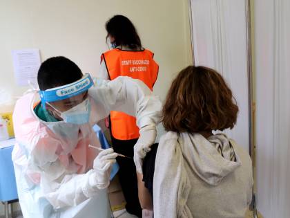 La previsione choc sull'Italia: "33mila morti senza il vaccino"