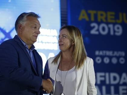Viktor Orban scrive a Giorgia Meloni: "Continuiamo la collaborazione sulla politica del buon senso"