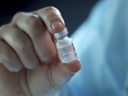 Il vaccino anti-coronavirus? "Ai già infettati una sola dose"