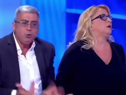 "Ai soldi noi non ci pensiamo...". E a C'è posta per te finisce male
