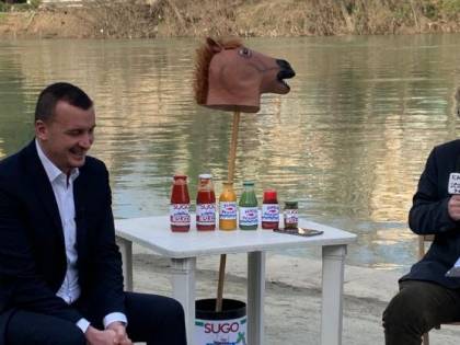 Casalino torna all'attacco: "Cosa penso di Renzi e Boschi"