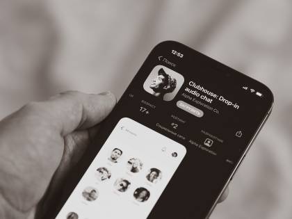 Clubhouse, addio privacy: conversazioni trasmesse su siti esterni