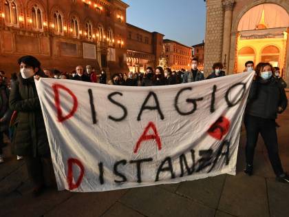 Pochissimi aiuti ricevuti, con le ferie contate. L'esercito dei genitori: non chiudete le aule
