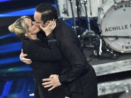 Esplode la passione tra Claudio Santamaria e Francesca Barra