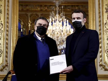 "Torturato e assassinato dall'esercito francese". Macron ammette il crimine sul leader algerino