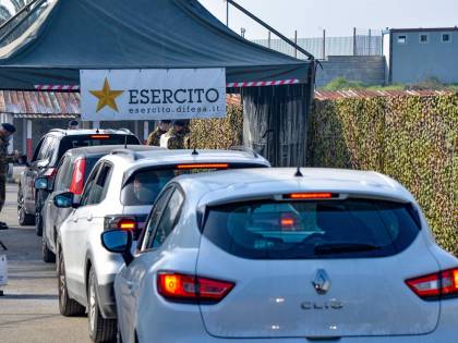 Covid, esercito in campo. A Caserta nuovo centro vaccinale: "Qui mille vaccini al giorno"