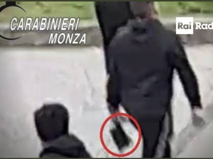 Spedizione punitiva choc: il sangue in strada con machete e mazze