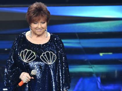 "Vorrei duettare con i Naziskin". La gaffe di Orietta Berti